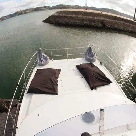 Sleep On A Modern Boat In Lisbon Botel *
